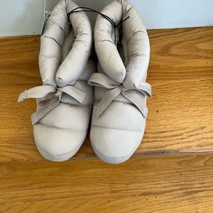 H&M Women’s Indoor/Outdoor Booties.  Padded and Quilted.